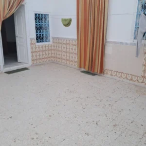 دار عربي بالحجام للبيع مساحة 200 متر